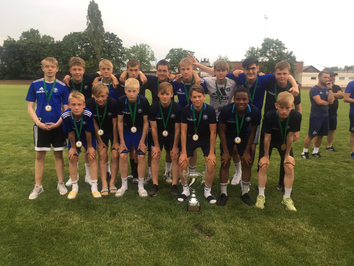 Gallini cupin voittajat  ja turnauksen parhaana pelaajana palkittu Jimi Tauriainen. 🏆⚽️🥇