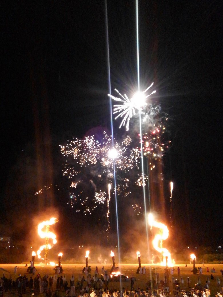 雪野のの 津軽の伝説を辿って 昨日の 奥津軽虫と火まつり 楽しかったですね フォロワーさんの中にも会場に行かれた方がいらっしゃったみたいです 案外おとなりにいたのかもしれませんね 笑 五所川原市 虫送り 花火 雪野のの Vカツ