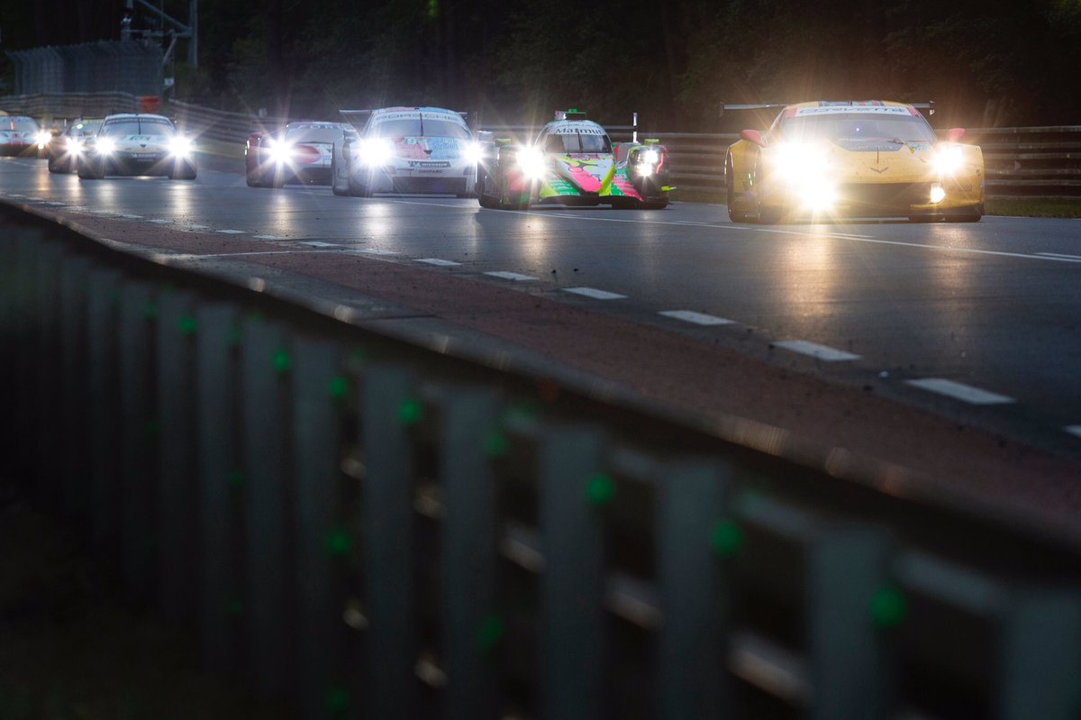 AntonioGarcia_3's tweet photo. Que bonitas y crueles pueden ser las carreras, sobretodo estas de 24H... Me lo he pasado como un enano, la teníamos encarrilada con estrategia y velocidad. Pero en 20min se fue al traste 😓! Ganamos y perdemos juntos. 

Enhorabuena @alo_oficial! 🍾🏆 https://t.co/kvqoRRumEr