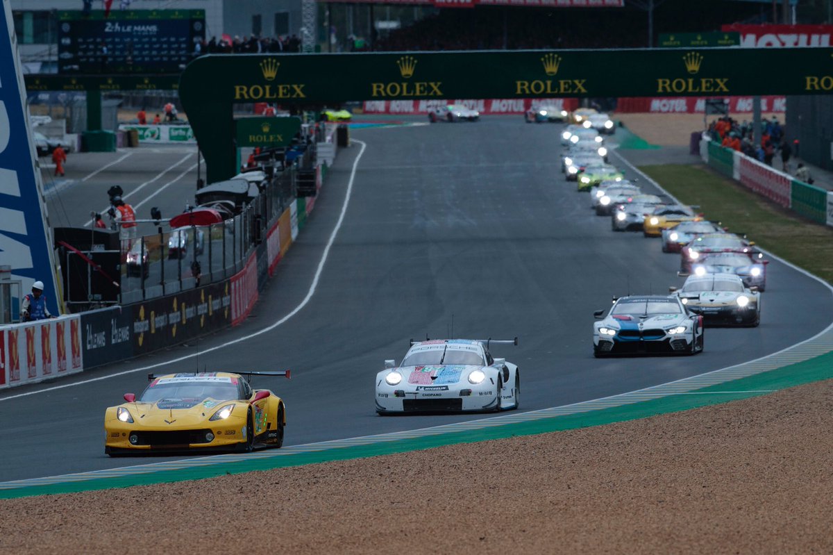 AntonioGarcia_3's tweet photo. Que bonitas y crueles pueden ser las carreras, sobretodo estas de 24H... Me lo he pasado como un enano, la teníamos encarrilada con estrategia y velocidad. Pero en 20min se fue al traste 😓! Ganamos y perdemos juntos. 

Enhorabuena @alo_oficial! 🍾🏆 https://t.co/kvqoRRumEr