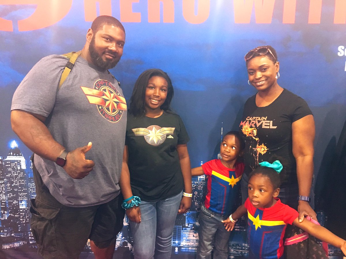 HeroWithinInc's tweet photo. This Captain Marvel family for the win!
#PhiladelphiaComicCon
@WizardWorld https://t.co/Mnb6LYxQIk