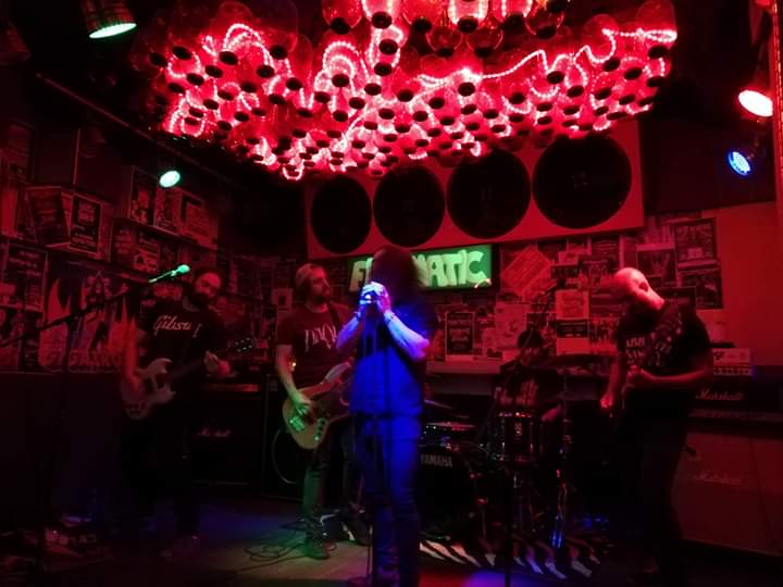 DaglaStone's tweet photo. Menuda liada la del viernes en #salafilomatic con los #manodepiedra y #ohmega... proxima parada #Milliraiders... y continuamos la cuenta atrás para @ResurrectionESP #StonerRock #stoner https://t.co/DD6DFuk7Ff
