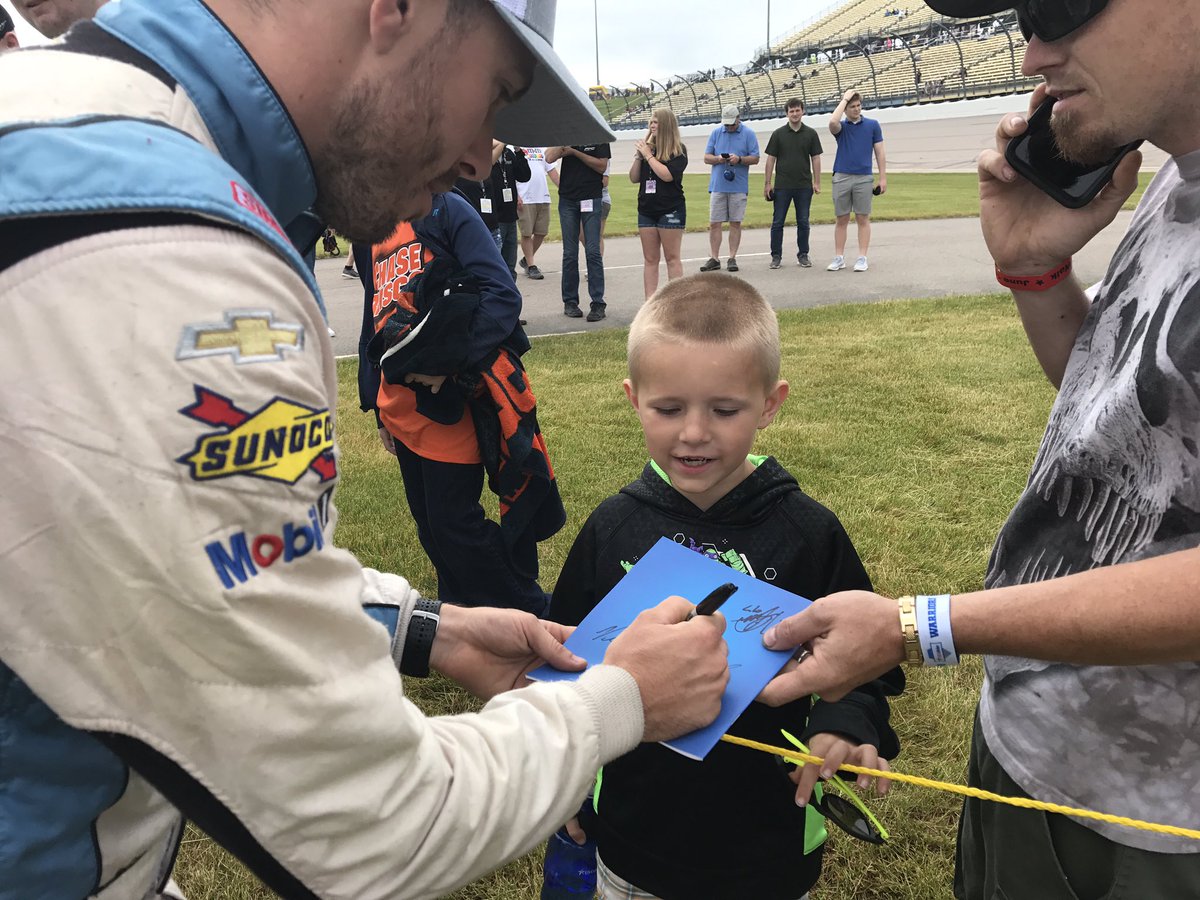 NieceMotorsport's tweet image. Having some fun with @iowaspeedway fans before driver introductions!