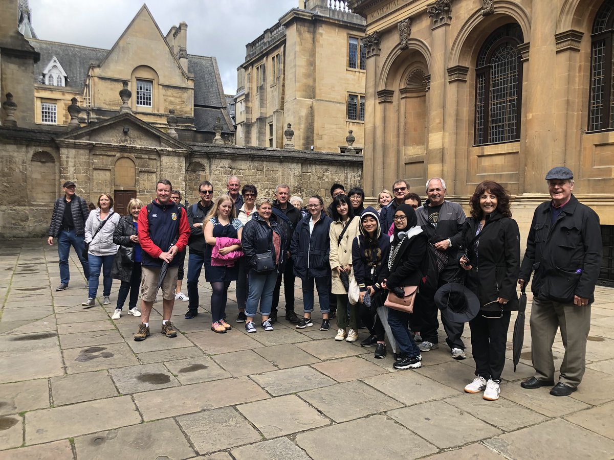 lisa_wander's tweet photo. We had sunshine and showers on our tour this morning (Sunday 16th June). A lovely group! #walkingtour #oxford #university https://t.co/ODpyemriCm