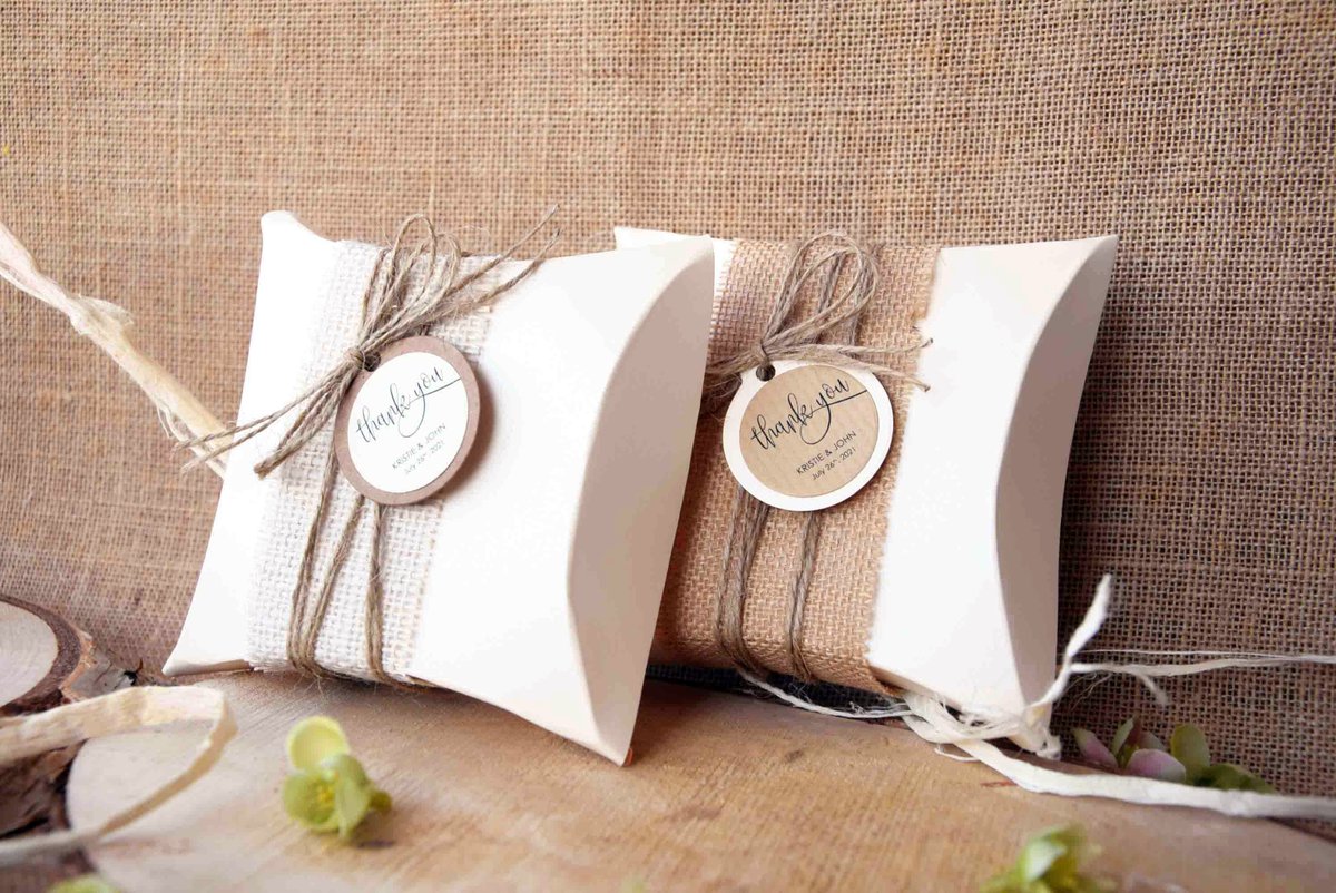 PaperStudioByC's tweet photo. NEW pillow boxes in ivory cardstock with shimmer π
Which is your favorite?
οΉ‘
#favorboxes #favorpillowboxes #largepillowboxes #weddingstationery #favorboxes #largefavorboxes #giftpillowboxes #rectangularpillowboxes #squarepillowboxes #weddingfavorboxes https://t.co/xTlp3xjhAI