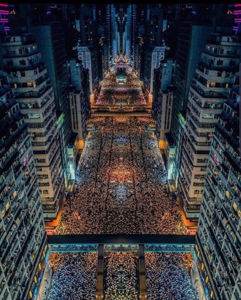 illusion_city's tweet photo. Hong Kong tonight ! ๐ค๐ผ๐ค๐ผ๐ค๐ผ
#websource #NoExtraditionToChina #HongKongers #ไบ็พ่ฌไบบ https://t.co/cpYzgpzfsy