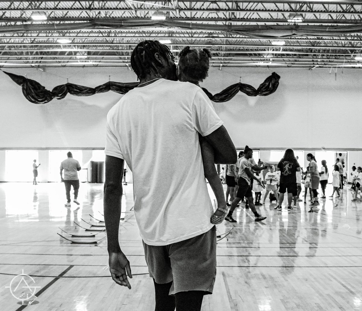 JustHolla7's tweet photo. Happy Father’s Day. https://t.co/lBGwUDYv7O