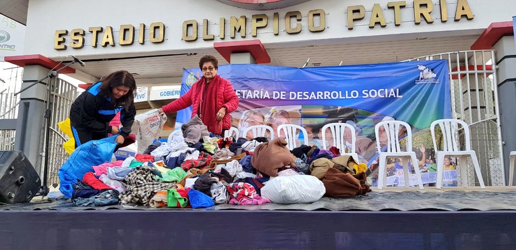 EstebanUrquizuC's tweet image. Hoy la campaña "Un Abrigo, Para un Amigo" que encaró la Gobernación con el apoyo de las #FFAA y otras instituciones fue un rotundo éxito.
Nuestros hermanos de Sucre y de los municipios tendrán ropa abrigada para este invierno.
Gracias a los hermanos sucrenses por su apoyo.