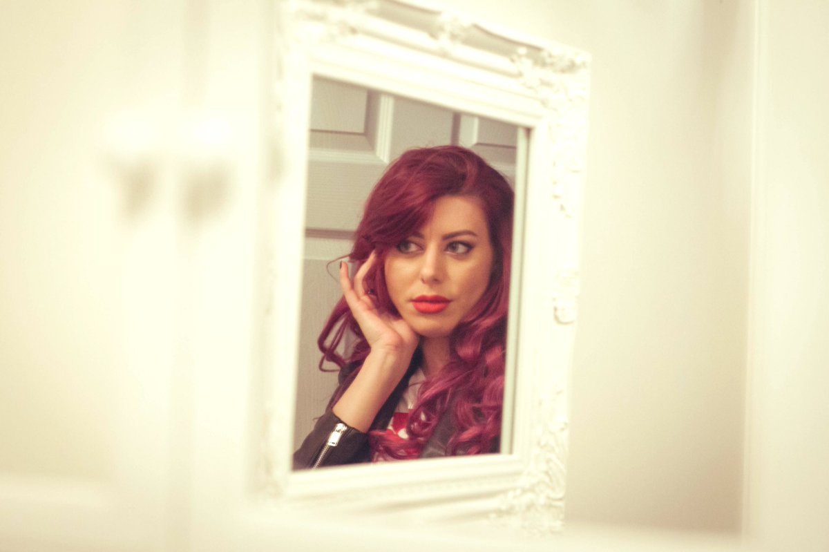 XavMars's tweet photo. “Getting Ready...”
#photo #photography #portrait #model #modelling #mirror #fashion #makeup https://t.co/z3RakdM5aO