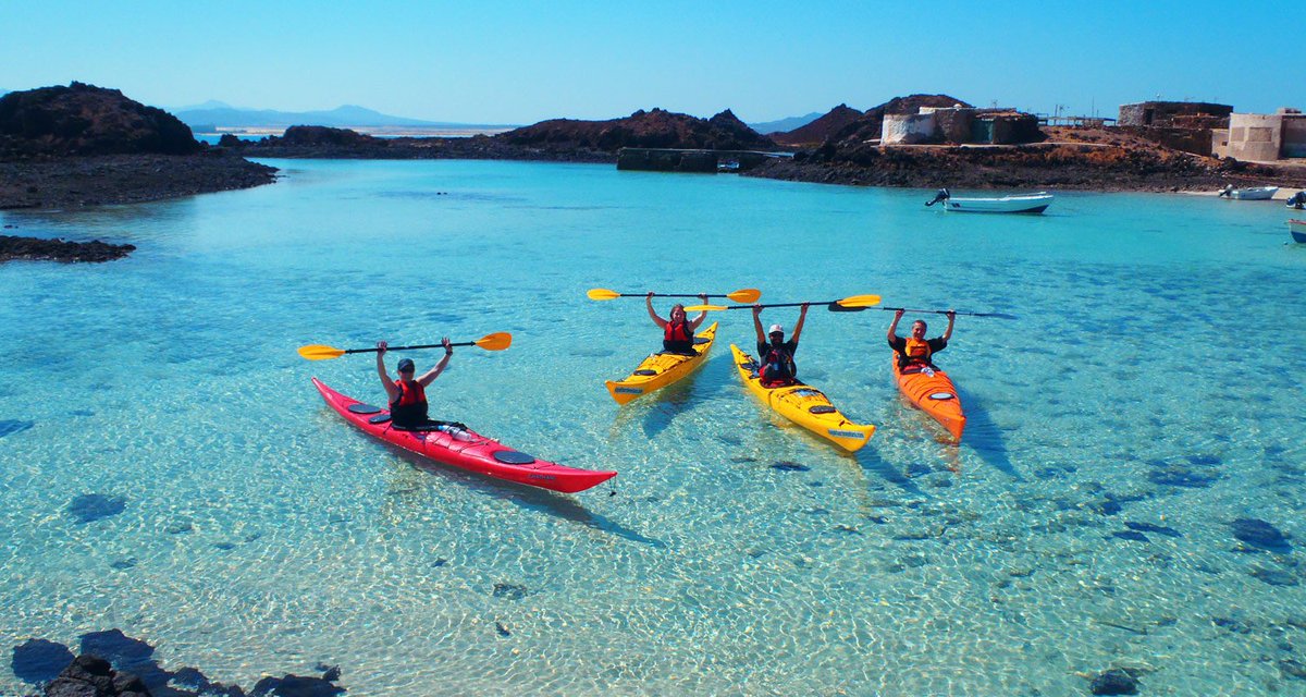 ViveFuertvntura's tweet photo. See the charms of Fuerteventura´s coastline and the diversity of its sea-life on board of a kayak. From the sea, you will find hidden spots of Fuerteventura´s seaside.
#ViveFuerteventura #projectweekHH @professormerlot @HS_Harz https://t.co/KjQGaPbvgG