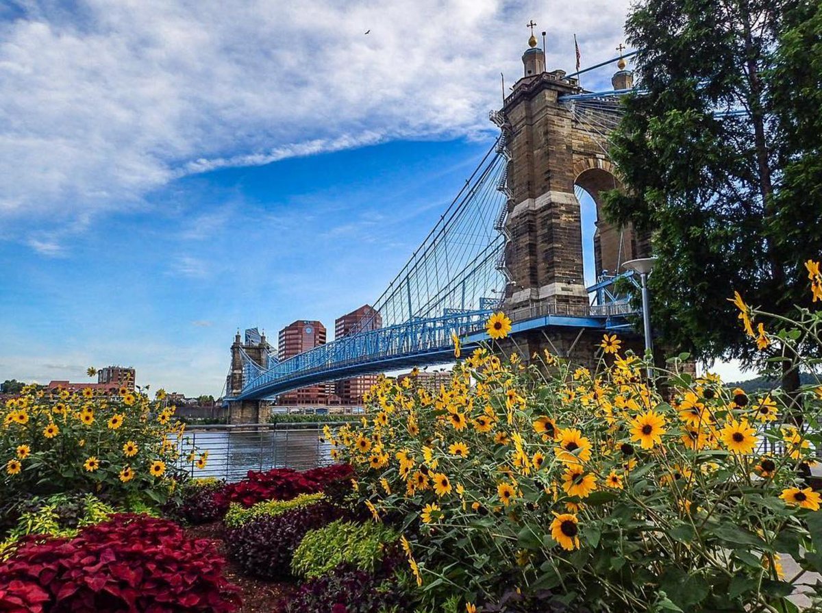 KentuckyTourism's tweet photo. Cross the famous John. A. Roebling Suspension Bridge into the “Top of the South” for a @meet_nky takeover of our Instagram and Facebook!
 
📸: krystle_gail 

#TravelKY #MeetNKY https://t.co/15Hss9l0Pc