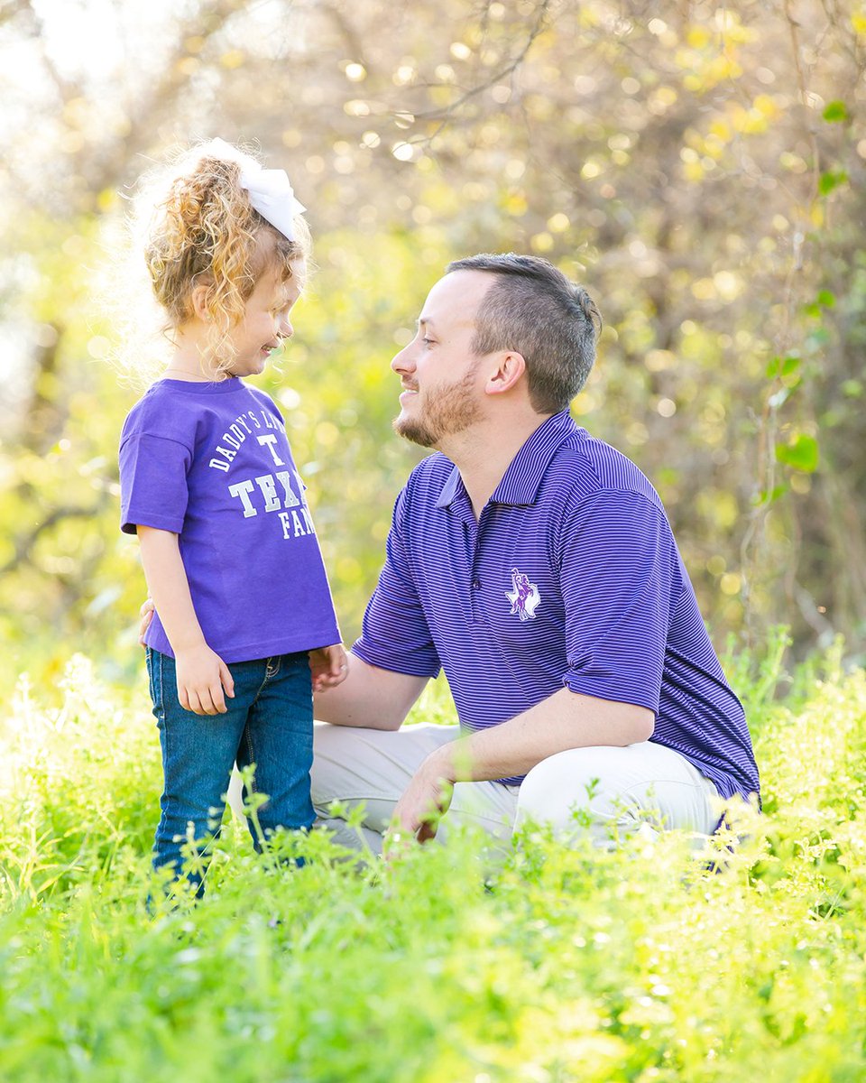 We ❤️ our Barefoot Dads! Y'all are the best! 💜 Happy Father's Day! #tarletonstate #shopbarefoot 
•
•
•
📷: @mikeybrains @ashlynbarnette