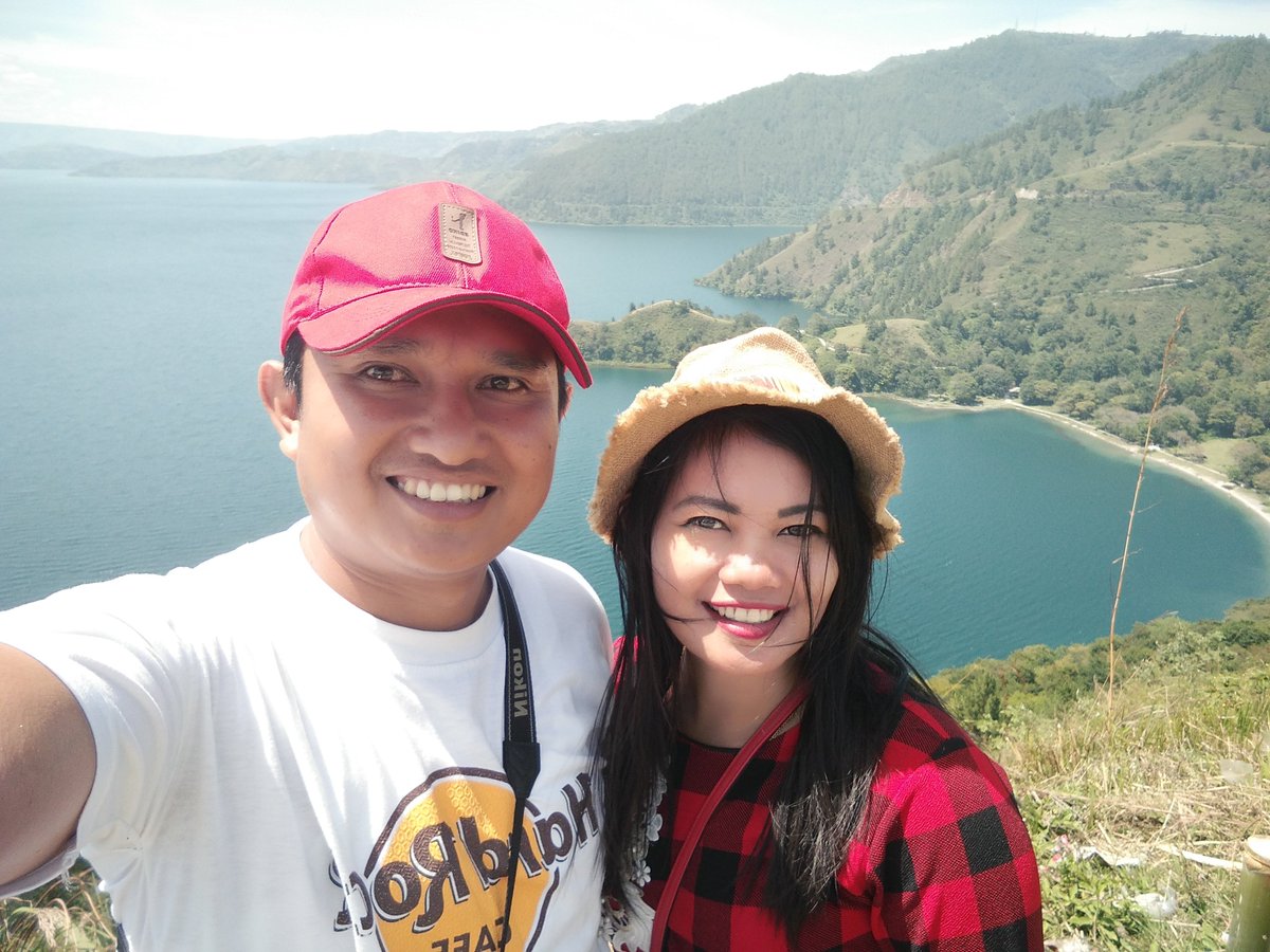 NaganieldotCom's tweet photo. Mampir ke acara Toba Caldera World Music Festival tp acaranya lg kosong. Daripada bengong mending selfie² sejenak :)
.
#Tarabunga #Tampahan #Balige #TCWMF2019 #CeritaNaganiel #Tobasa #Toba #DanauToba #PesonaDanauToba #pesonaindonesia https://t.co/an3TfNAxb4