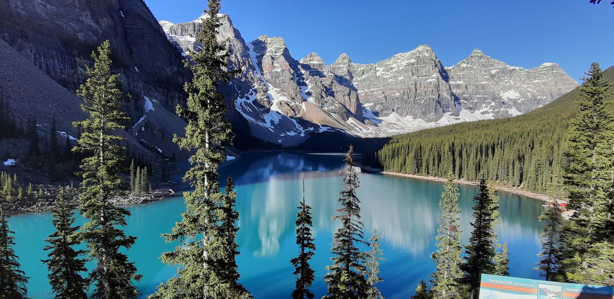 JulieHanly2's tweet photo. Got up early to go to Moraine Lake which in my opinion is even prettier than Lake Louise. It was totally worth it. My favourite place 😊👌 https://t.co/PLpUUCupbU