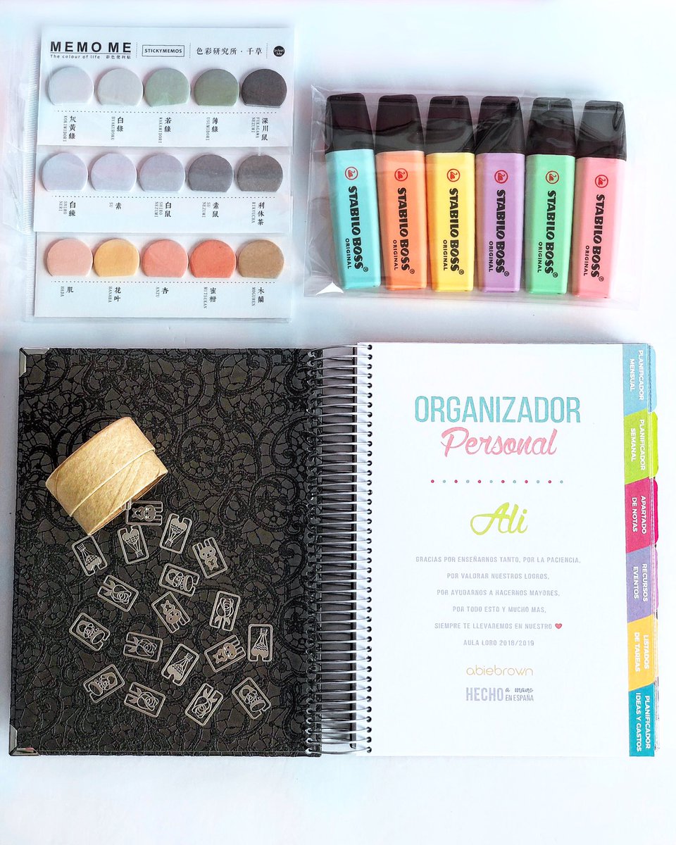 abiebrown's tweet photo. El #cuaderno que te va a acompañar durante todo el #año para recordar tus #objetivos 📝 registrar tus #logros 💪🏻 #mejoras, y ayudarte a gestionar tu #tiempo ⏰ Personalízalo eligiendo el #color, el #mensaje, el formato de #agenda 📖 cantidad de fundas https://t.co/LgUCzUaol1 https://t.co/lKSALGyfSN