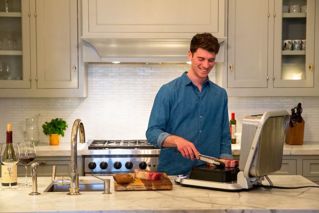 We want to wish everyone a happy #FathersDay. What will you be cooking today for the #1 Dad? 👀
#desoracooks #cindergrill