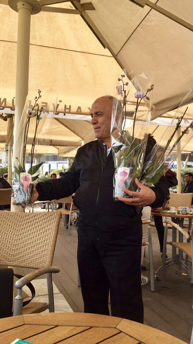 Benim kalbim,melek dedem.Beni tanıyorsanız kuzenim Ali’yi de mutlaka biliyorsunuzdur.Bu mesajı o yazmış anneannemin telefonundan.Çocuklar ve saf,içten sevgileri ❤️ Tarifsiz sevgim ve özlemim var,babalar günün kutlu olsun aşkım dedem.