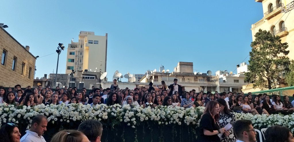 أيُعقل أن تكون تلك المدرسة المجانية متواجدة في اليوم عينه في حرم الجامعة اللبنانية الاميركية في جبيل للمشاركة في البطولة العالمية للروبوت وفي بيروت لاستلام شهادات التميز بعد المشاركة في نموذج جامعة الدول العربية# فعلا إذا أعطى أدهش#الحمدلله رب العالمين