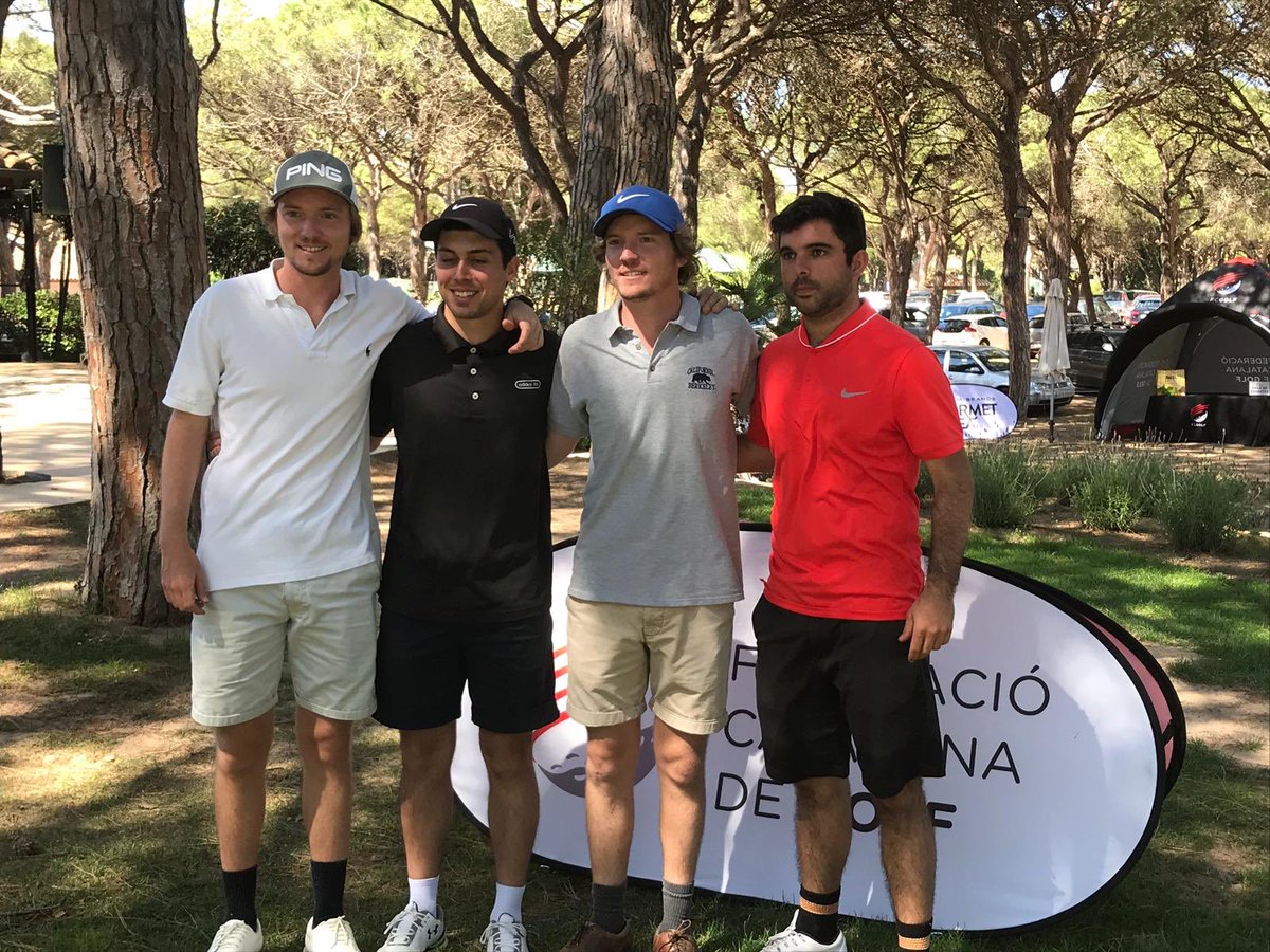 fcatgolf's tweet photo. Moltes felicitats a l’Equip Obuses Team, nou campió de l’#Hexagonal2019 de la @fcatgolf després de la darrera prova a @golfplatjapals amb un total de 1.310 cops!! 👏👏⛳️😜 https://t.co/kX9Z51Otgt
