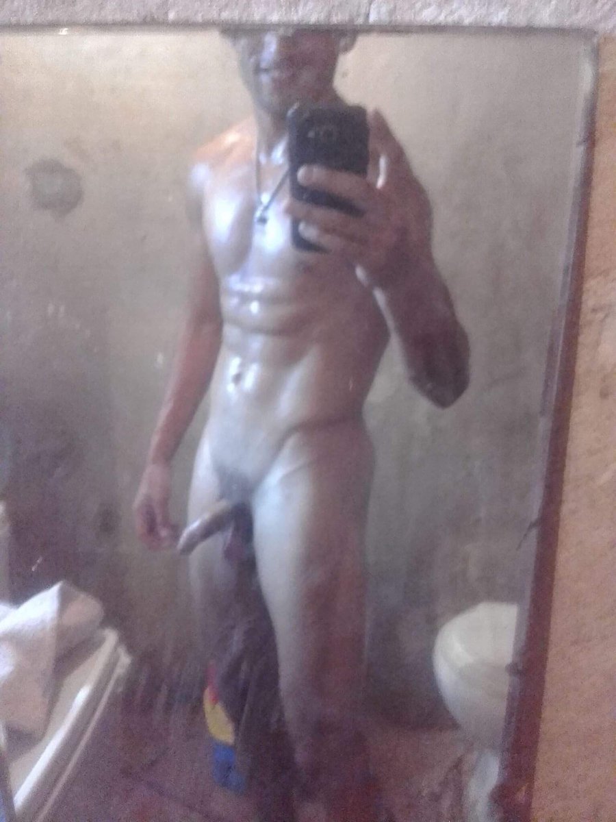 MrPacks2's tweet photo. Al fin tuve una experiencia con mi crush hetero, fuimos por una cerveza y se dejó mamarla , estaba rica y peluda, pero solo fue un ratito porque se tenía que ir, me dijo que si lo haría otra vez, pero no se cómo decirle que se repita..consejos? https://t.co/IEApwHt4kJ