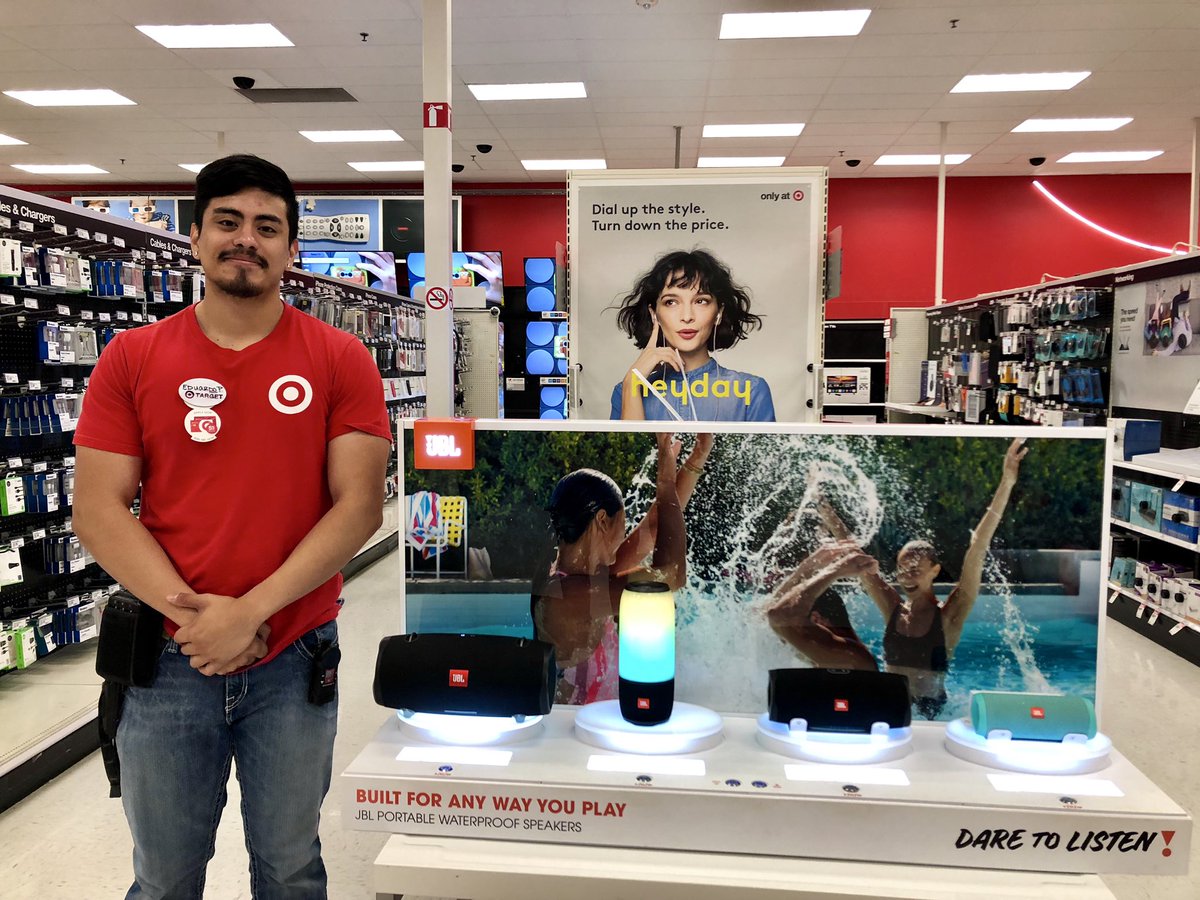Shellcole88's tweet image. Make some noise for all the Fathers out there! Eddie demonstrating our JBL speakers #lovewhereyouwork 🎯 #0906