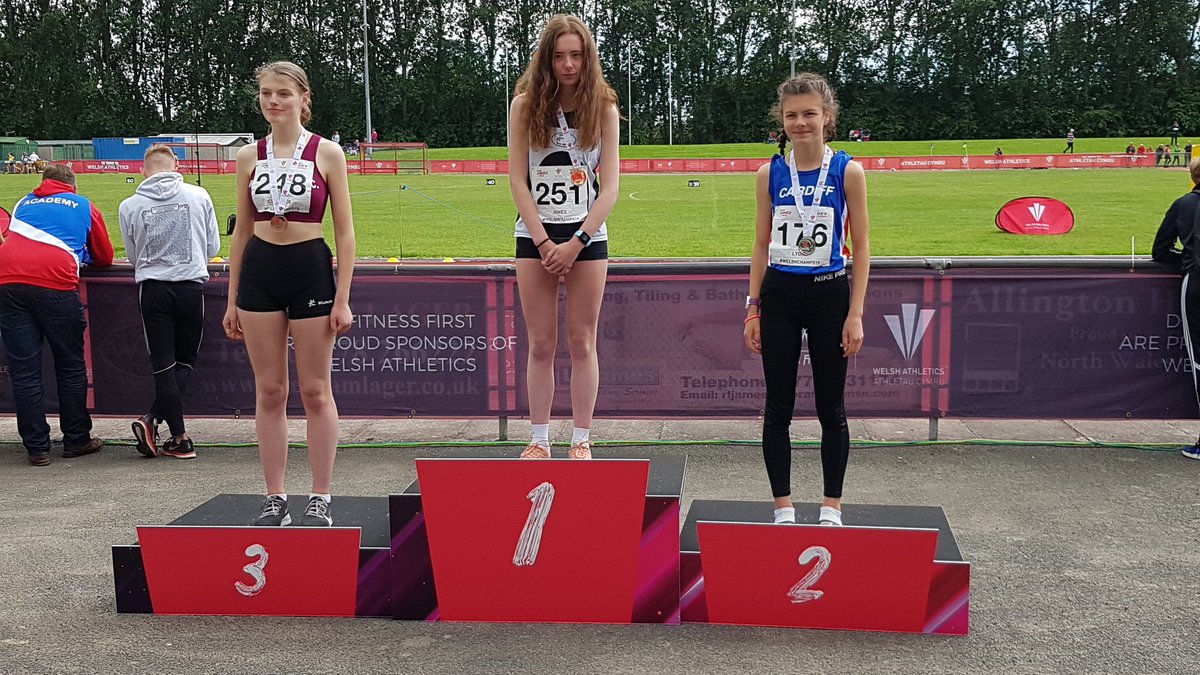 Great weekend in Wrexham! 1 metre PB for Ella in discus, but no medal! Moli silver in the U17 1500m and a PB on the Saturday, then silver in the U17 800m and another PB! #welshathletics #WelshChamps19 @AddGorffYGBM @WelshAthletics