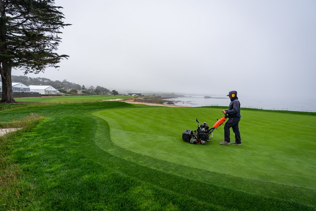 JacobsenTurf's tweet photo. Chris Dalhamer @pebblebeachresorts loves his #Eclipse2 122 greens mowers. With Jacobsen's legendary quality of cut its easy to understand why. https://t.co/8LnIeFoP7j
#everybladecounts #usopen https://t.co/BFpiGjUH0L