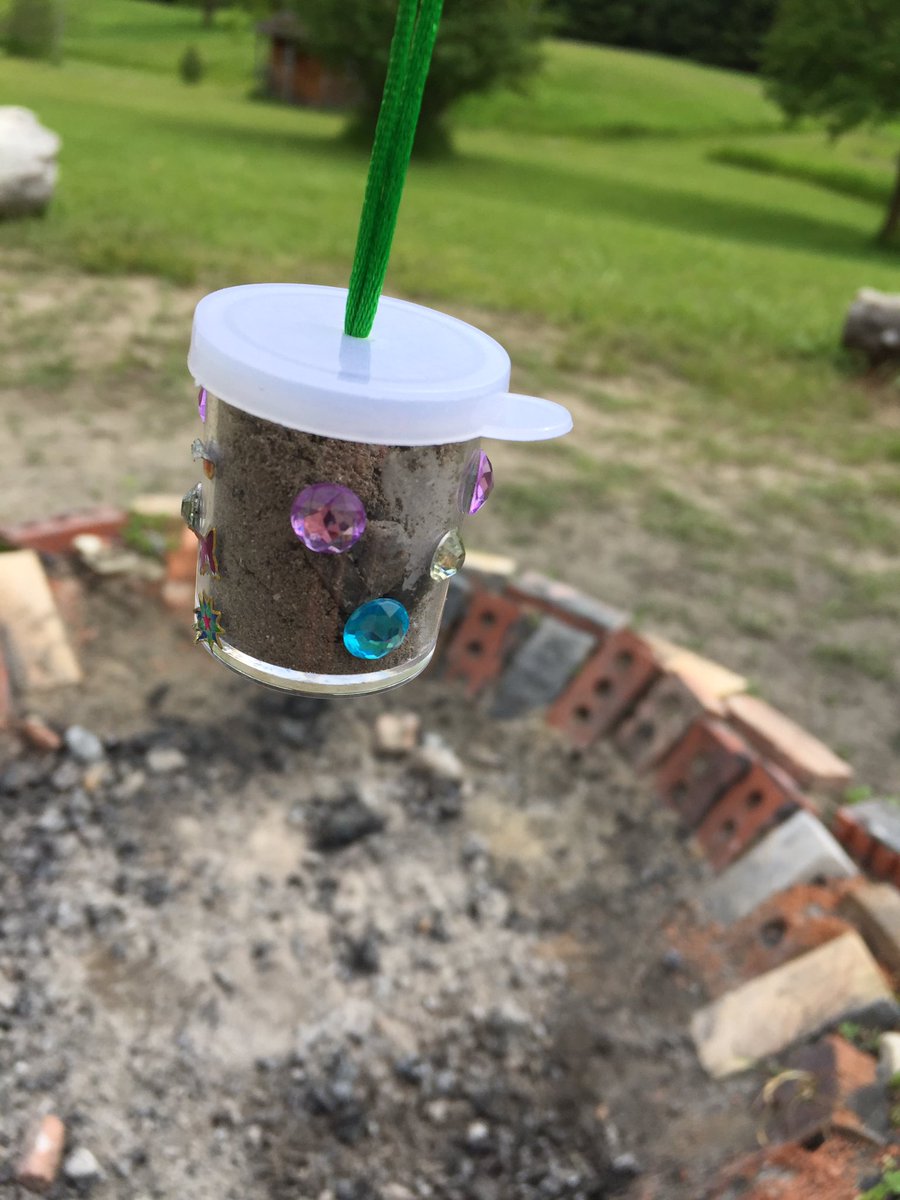 brownowl139's tweet photo. We end camp by taking away some of the ashes from our campfires so we’re always reminded of the fun and friendships from this weekend! #Brownies #GirlGuidesOfCanada #BrownieCamp #MaKeeWa #Campfires #AmazingWeekend https://t.co/bCEc92Wb3C