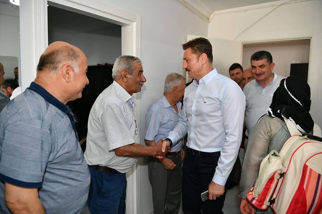 BahcelievlerBel's tweet photo. Belediye Başkanımız @DrHakanBahadir, bugün açılışı yapılan Batman Beşiri İlçesi ve Köyleri Dayanışma Derneği’ne hayırlı olsun ziyaretinde bulundu. https://t.co/P2Fh0YOzJW
