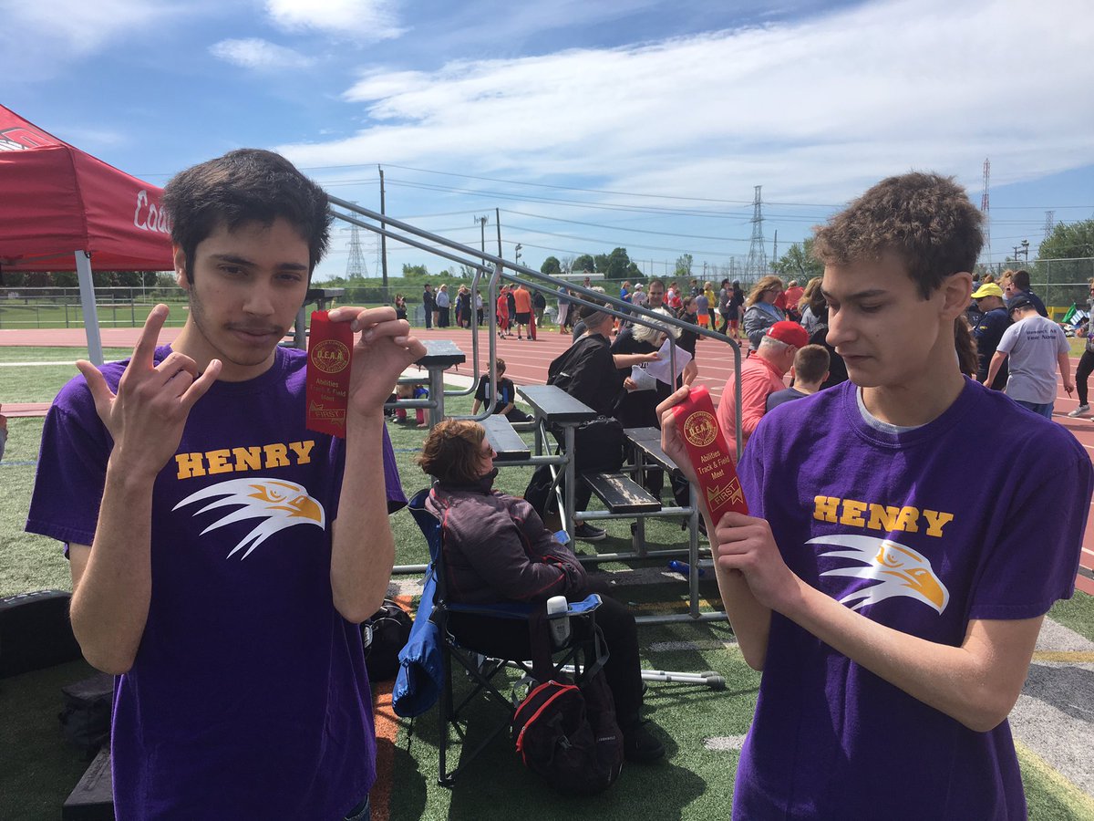 HenryPLP's tweet photo. Lots of ribbons won!! @hshsprincipal https://t.co/5kKMLI5O7v