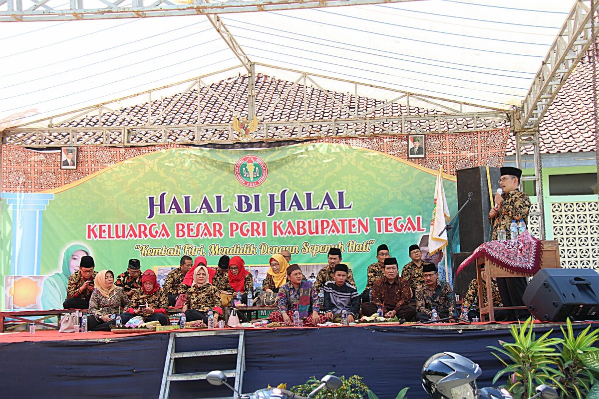 Alicegemilang's tweet photo. Halal Bi Halal keluarga PGRI Kabupaten Tegal. Sabtu, 15 Juni 2019 si SMA 1 Margasari https://t.co/HifMw7uhfe