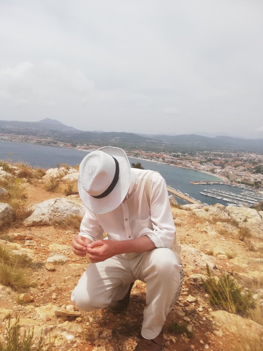CMartillazos's tweet photo. Mirant #calcites al #capdesantantoni. No ni ha #kryptonita
Mirando #calcitas en #cabodesanantonio. No hay #kryptonita
#geoficcion y a veces de verdad https://t.co/7ThoSlRgyD