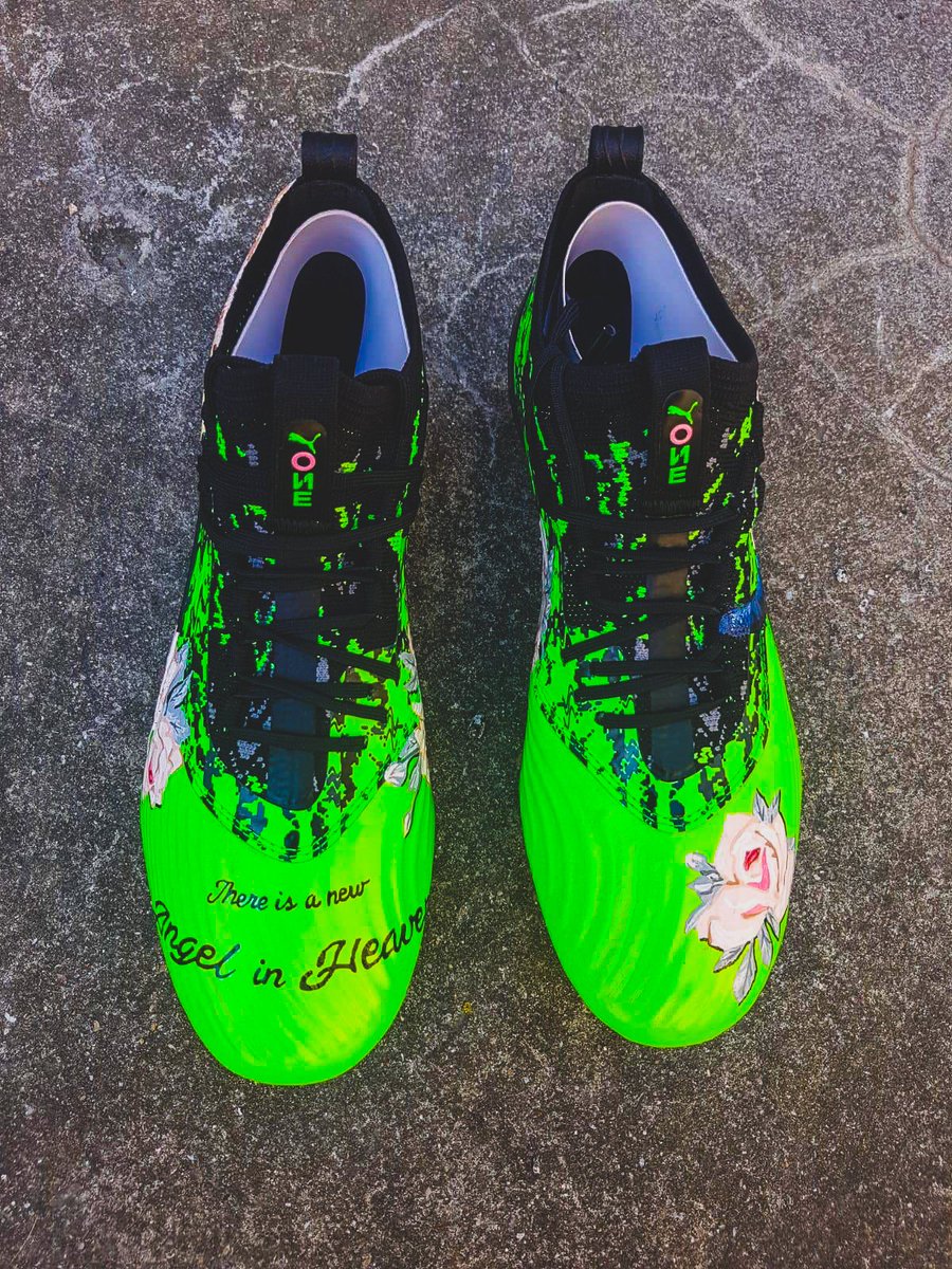 Sporf's tweet photo. 🏴󠁧󠁢󠁥󠁮󠁧󠁿 James @Madders10 reveals his new custom @PumaFootball boots.

🙏 They pay tribute to 4-year-old @NorwichCityFC supporter @SuperStrongSoph who sadly lost her brave battle with cancer in January.

🏆 He will wear them for @England in U21 Euro Championship.

💛 Beautiful tribute. https://t.co/oXtlZwS8N8