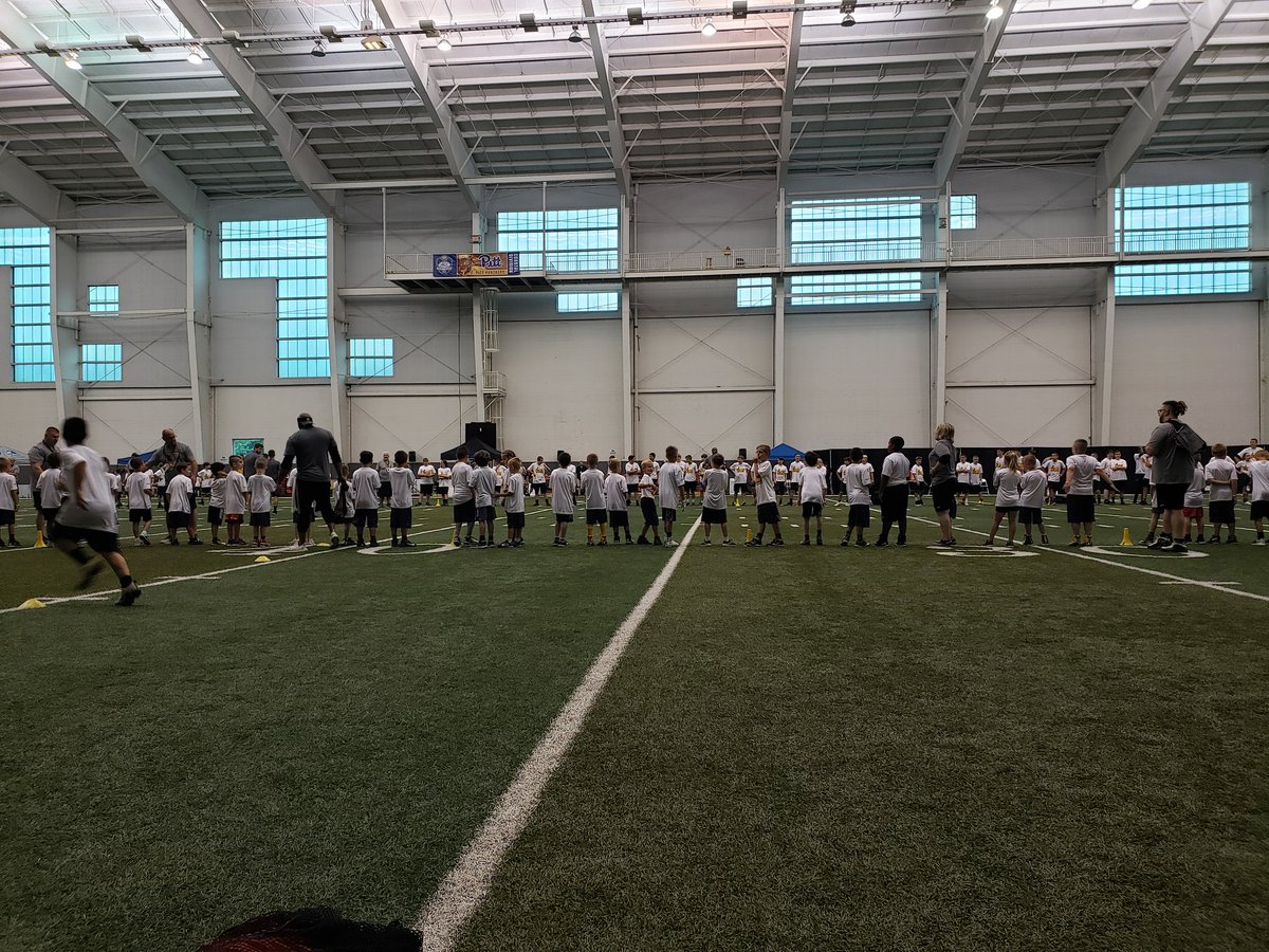 DPH880880's tweet photo. SmokeHouse Time... @_BigBen7 , @KraftHeinzCo ,  @ProCamps , #fighthungerwithapro https://t.co/IFRJ0xksgg