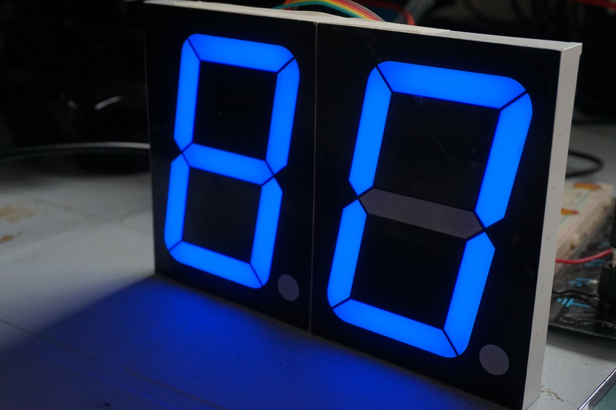 mikeslaboratory's tweet image. Happy #FathersDay to all the dads out there! I am spending some of it in my lab, finishing off the design for the #Giant #SevenSegment #i2c display.