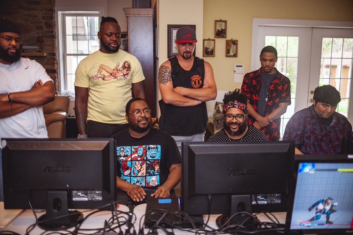RellFGC's tweet photo. A USFIV moment with some early arrivals #DMVCookout @HinotheN7 @Ninjadogs @sevysavage https://t.co/OFzIs1Btau