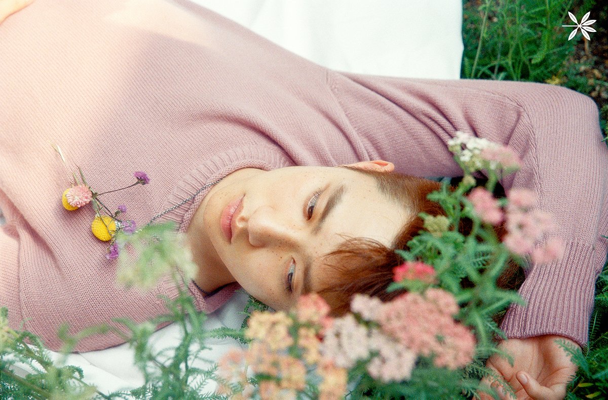 softiesun's tweet photo. kokobop kyungsoo with freckles and flowers will always remain iconic 🌸💗 https://t.co/sCQrRqjBpO