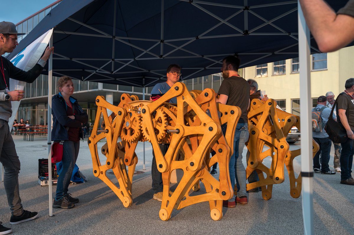 BjarneAnderse20's tweet image. Nochmal dickesten Respekt an unsere #Strandbeest Kerngruppe vom @FablabLuebeck gestern bei der #50jahrehaws Feier an der @th_luebeck.   😃 Kommt uns einfach mal beim OpenLab Day besuchen, um mehr über das FabLab zu erfahren =)

#THLFotowettbewerb