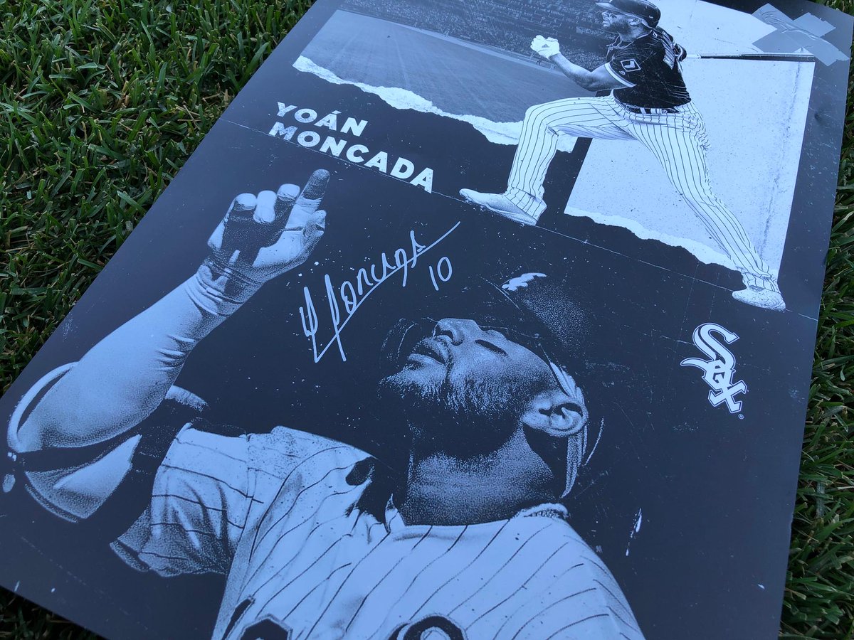 RETWEET for a chance to win an autographed <a href="/ymoncada19/">y</a> poster! #VoteYoYo by searching Yoán Moncada on <a href="/Google/">Google</a> or cast your ballot at whitesox.com/vote. 🗳