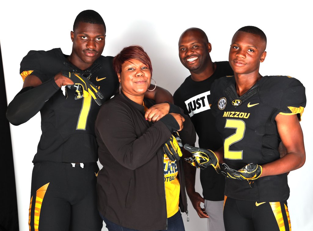 JJ_spark12's tweet photo. Had an Amazing time at the Zou !!🐯🐯🐯 this weekend ‼️‼️#miz https://t.co/ELPvYEA1lm