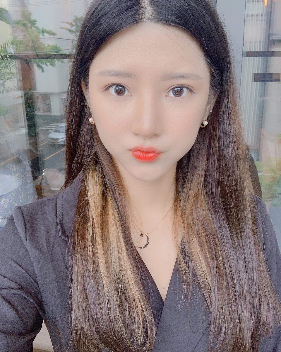 rendezvous_fr's tweet photo. [𝐈𝐍𝐒𝐓𝐀 𝟏𝟔/𝟎𝟔/𝟏𝟗]
Rapport n°2_ 
Passez un bon weekend💕✌️
#rendezvous #suri #rendezvoussuri #rdvsuri #kpop #girlgroup https://t.co/Uia0bXwXVG