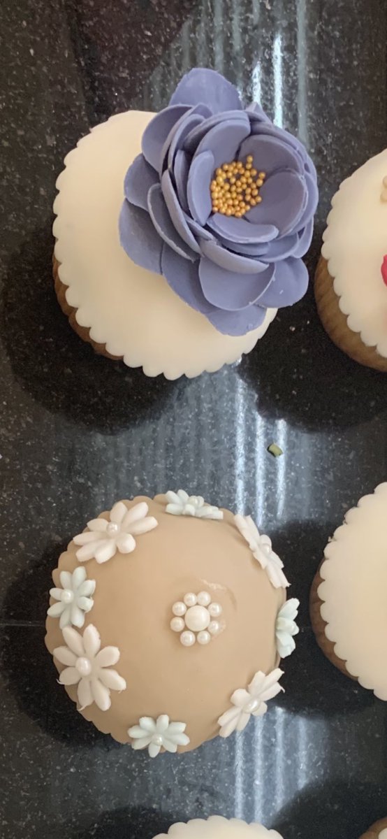 MamaCupcake1's tweet photo. Fatherโs Day flower cupcake collection. #FathersDay2019 #Wilmslow #wilmslowcakes #wilmslowcupcakes #cheshirecupcakes #flowers #springcupcakes https://t.co/19V3dvcOiJ