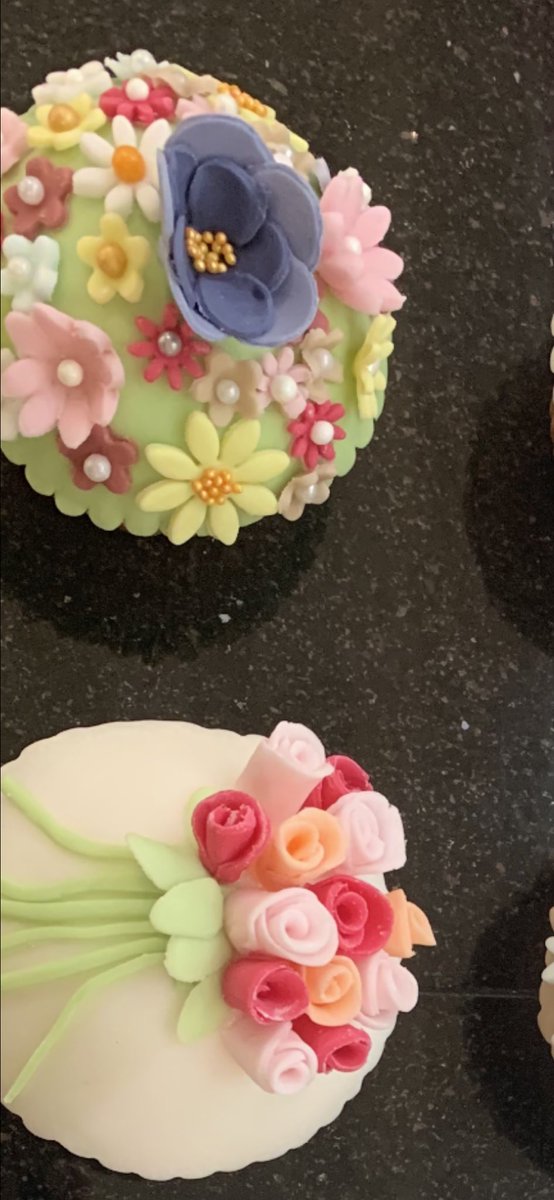 MamaCupcake1's tweet photo. Fatherโs Day flower cupcake collection. #FathersDay2019 #Wilmslow #wilmslowcakes #wilmslowcupcakes #cheshirecupcakes #flowers #springcupcakes https://t.co/19V3dvcOiJ