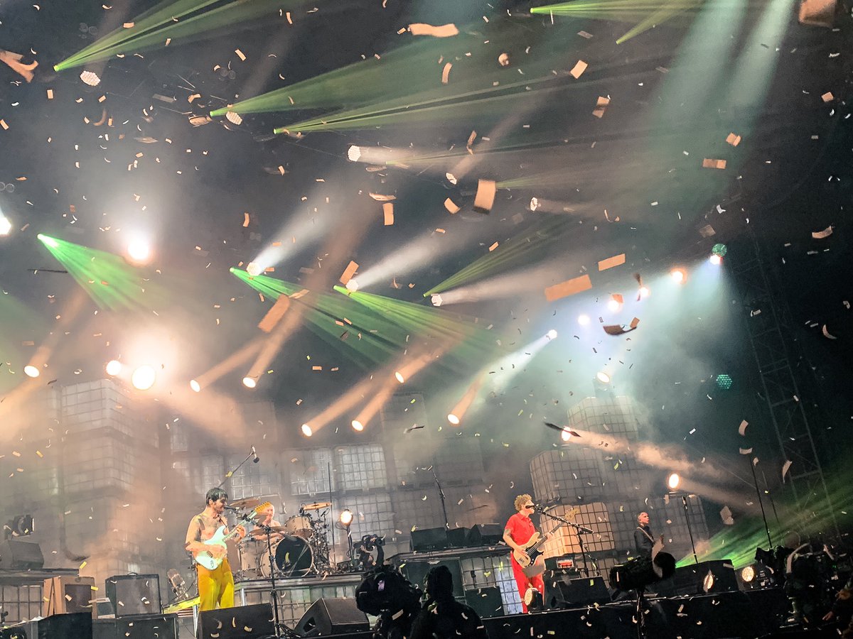 7four7's tweet image. This fucking band 😭 that was UNREAL! You are and will always be number fucking ONE!!!! Thank you doesn’t cover it, but thank you anyway 💙 @BiffyClyro @amphibiben @Vennart