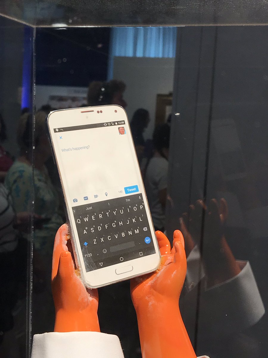 meemeememes's tweet photo. #DailyShowLibrary The 2hr 30mins in line from the Fire station to the front was worth it. https://t.co/dg37Zxeq1t