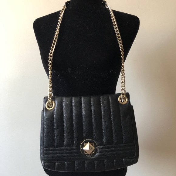 aug0820012001's tweet photo. So good I had to share! Check out all the items I'm loving on @Poshmarkapp from @englishlassinla @gzang #poshmark #fashion #style #shopmycloset #givenchy #mrjay #katespade: https://t.co/cCD8l5XY1y https://t.co/lgXun60ljm