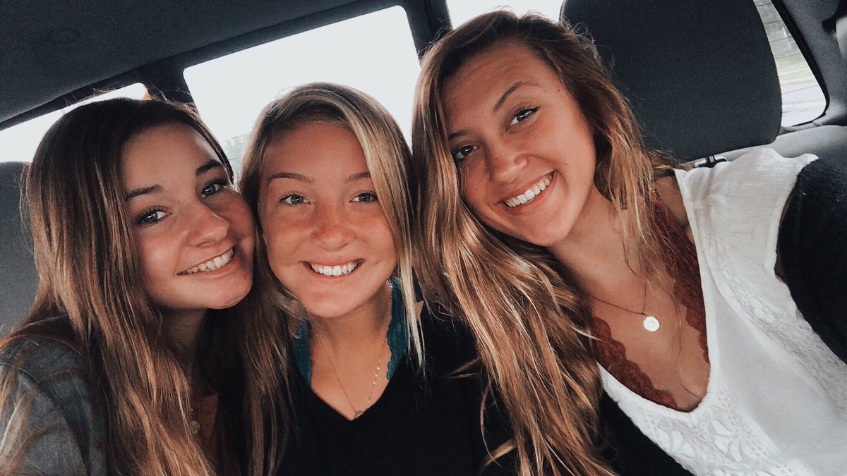 emmmaschaefer's tweet photo. My beautiful friends🤩 https://t.co/oX5nSDweGy