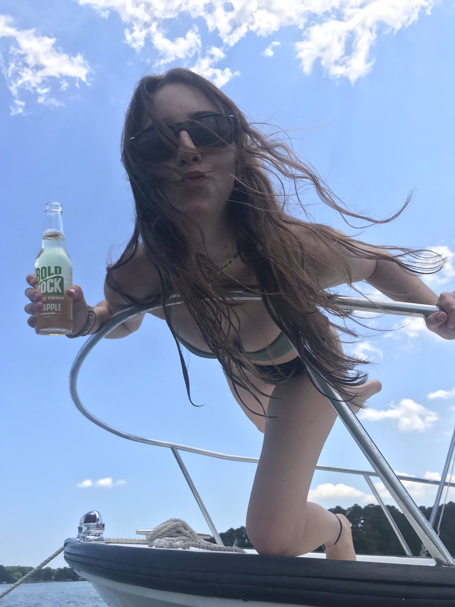 mollysuttonn's tweet photo. i miss you guys ❤️ https://t.co/OxDtIKhVLO