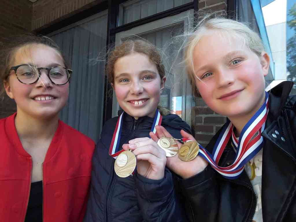 Zwemmers Z &amp; PC Triton Putten behalen medailles in Barneveld tritonputten.nl/zwemmers-z-pc-…
