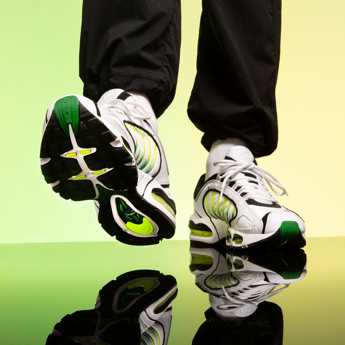 nike tailwind verde